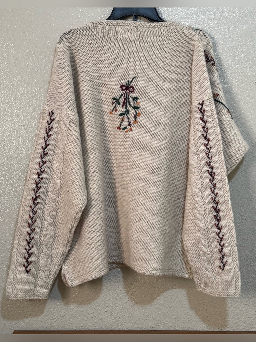 Vtg. W Sz. XL Pure Wool Woolrich Cream Cable Knit Embroidered Floral Sweater - Picture 5 of 7